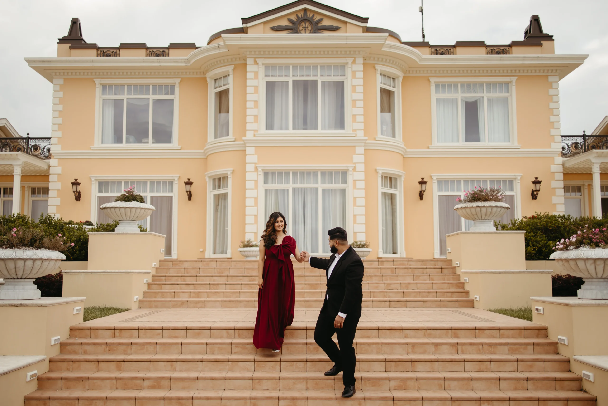 Wedding Photo Ideas for Couples Who Want Natural, Beautiful Photos