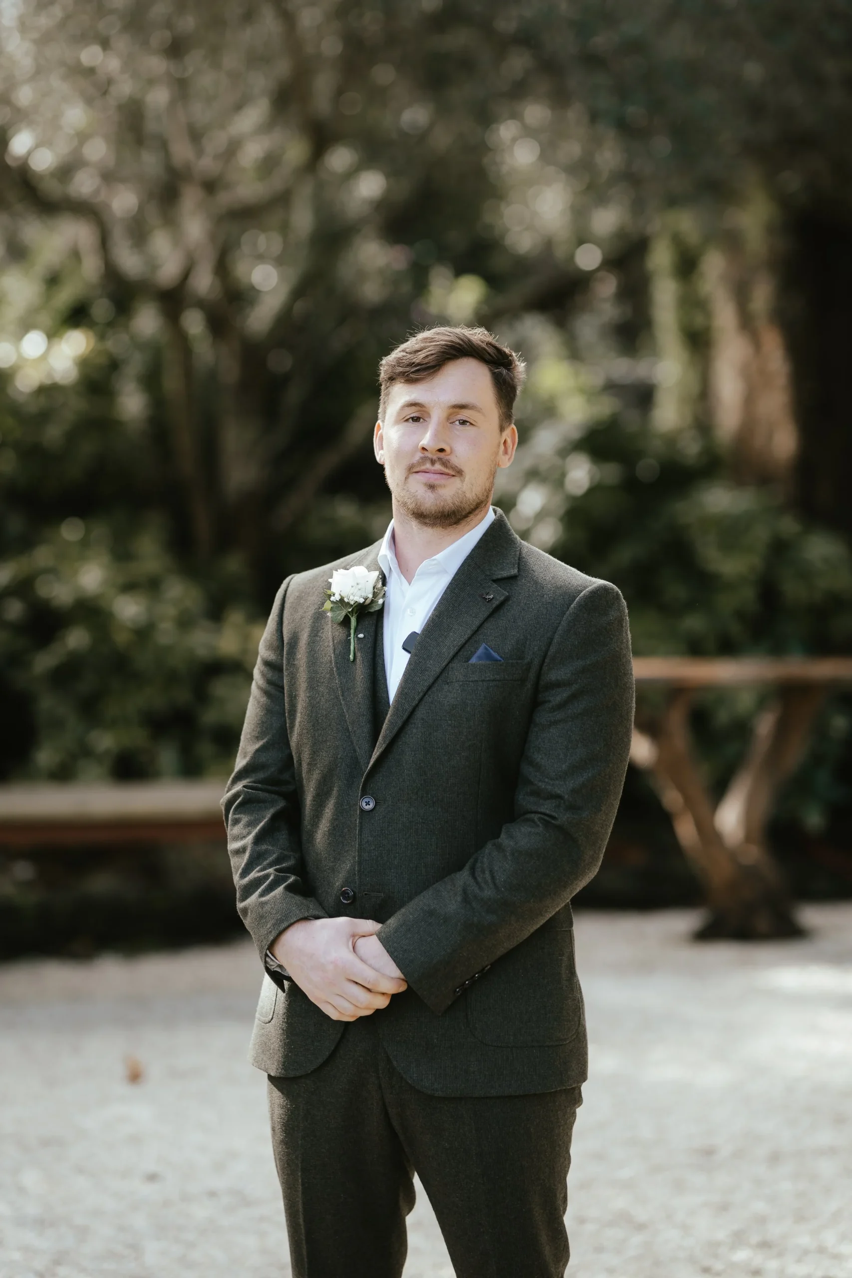 Capture Wedding Photos in Bad Weather and How to Frame Them