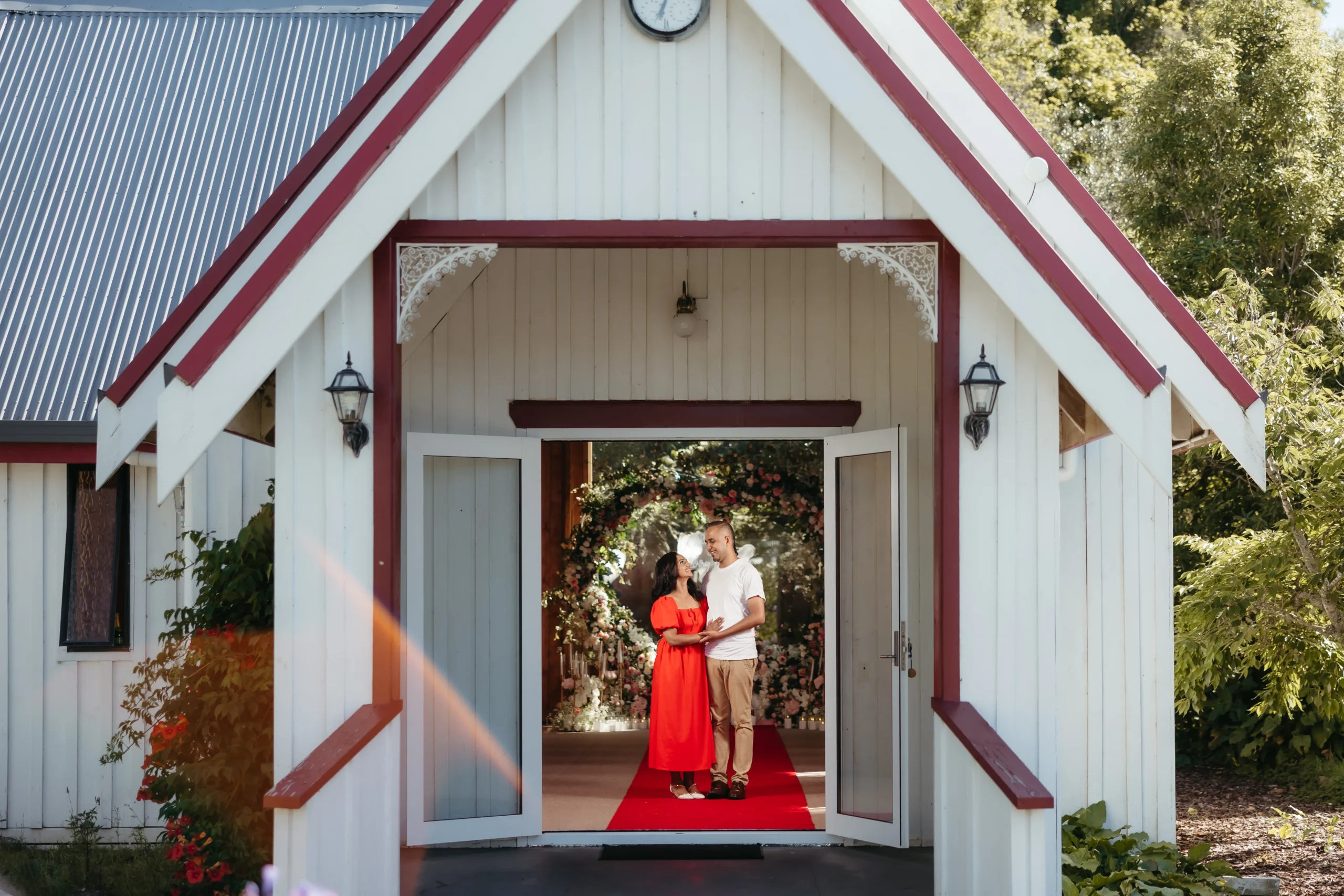 How to Capture Wedding Photos in Bad Weather and How to Frame Them